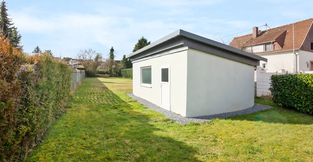 Gerätehaus mit neuer Dacheindeckung