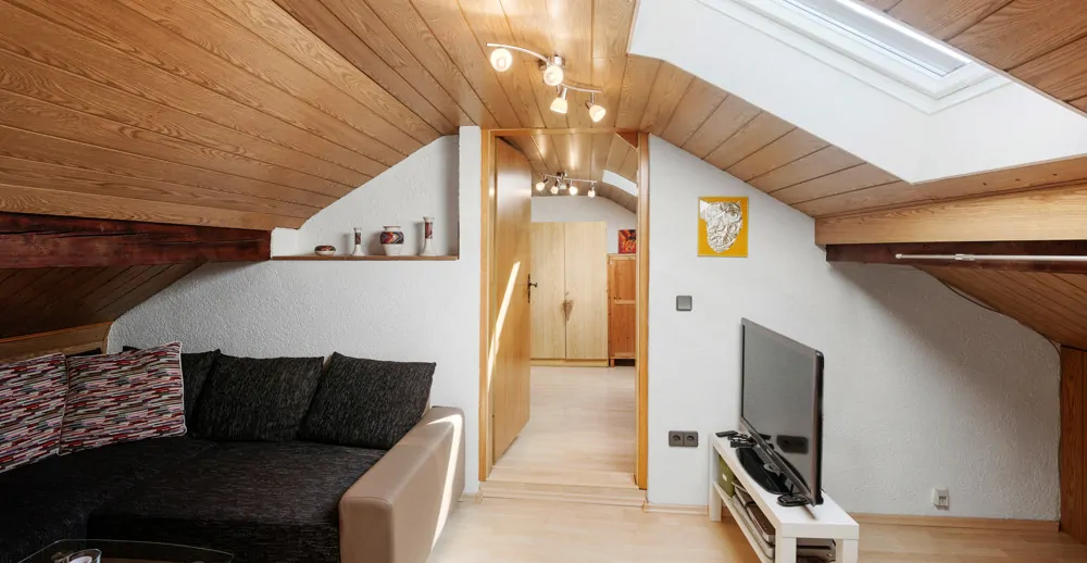 Durchgangszimmer teilausgebautes Dach