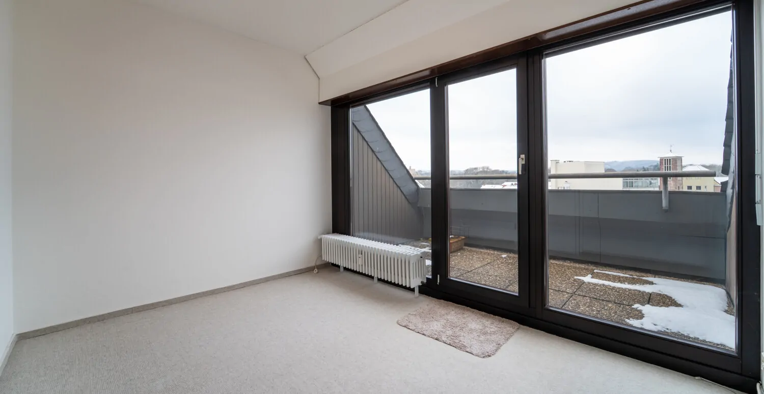 Ankleide-/Büroraum mit Terrasse