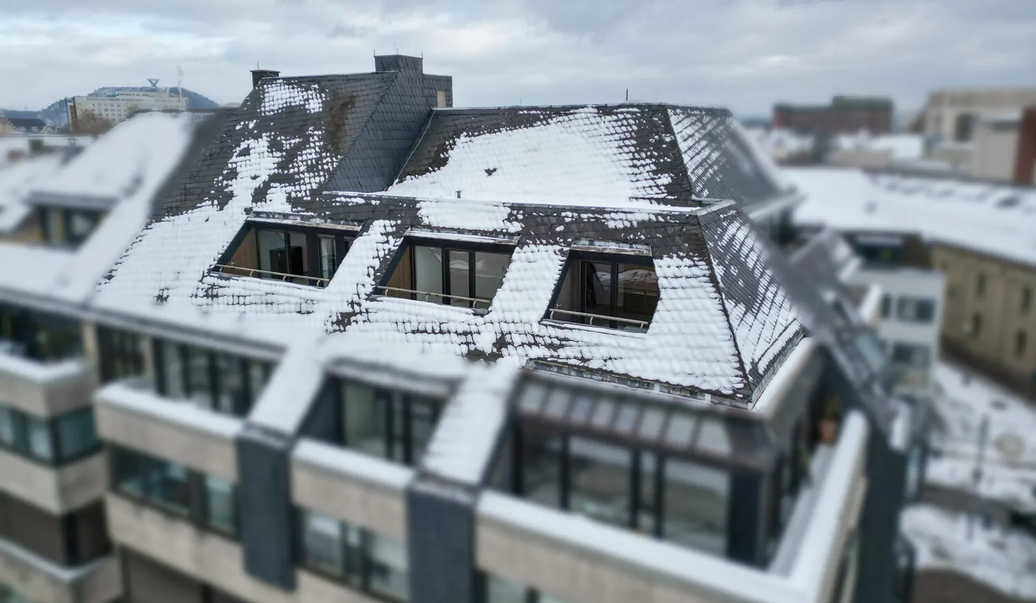 Außenansicht Dachgeschosswohnung mit drei Terrassen