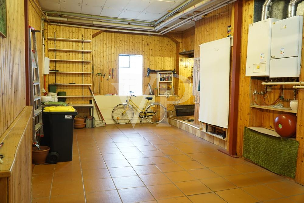 Garage mit separatem Büro