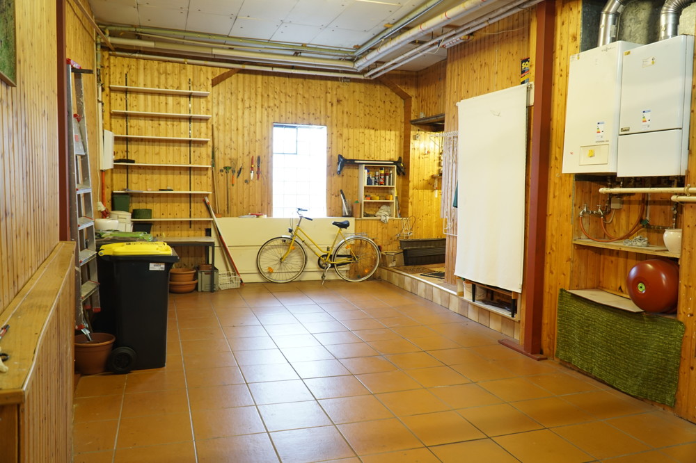 Garage mit separatem Büro