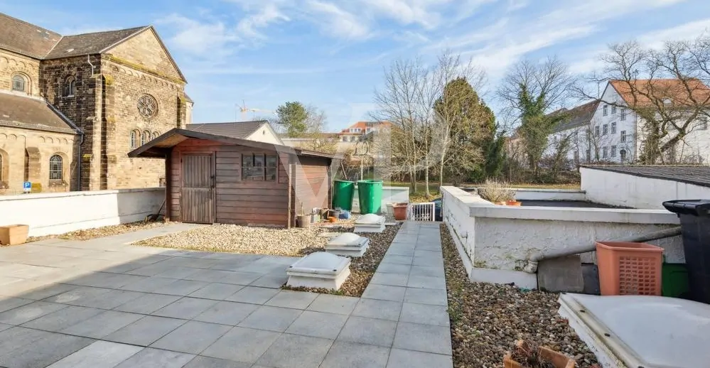 Attraktive, großzügige  Terrasse