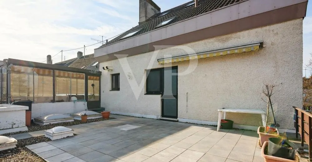 Attraktive, großzügige  Terrasse