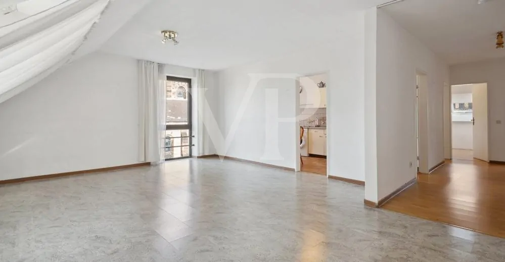 Helles Wohn- Esszimmer Dachgeschoss