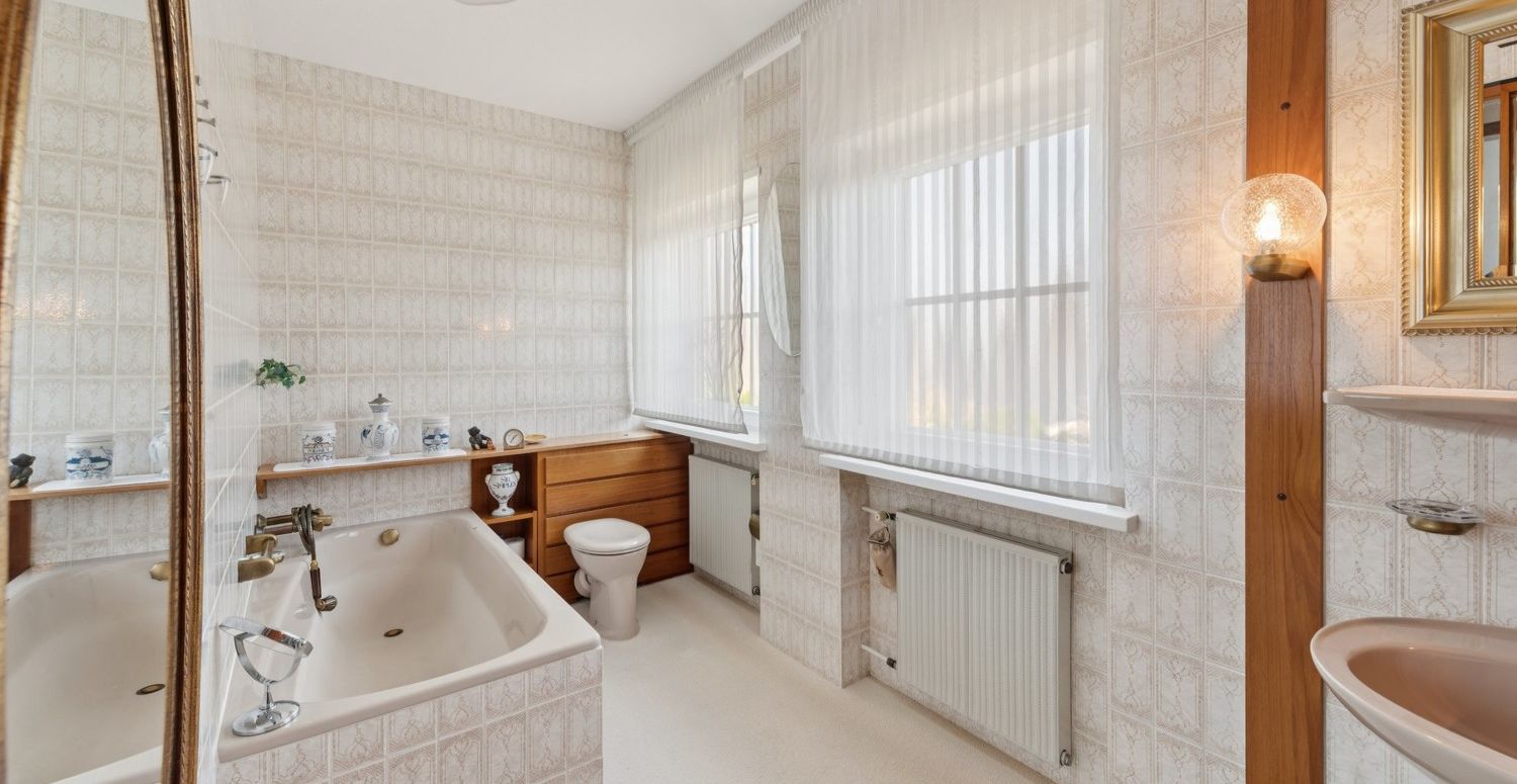 Badezimmer mit Wanne
