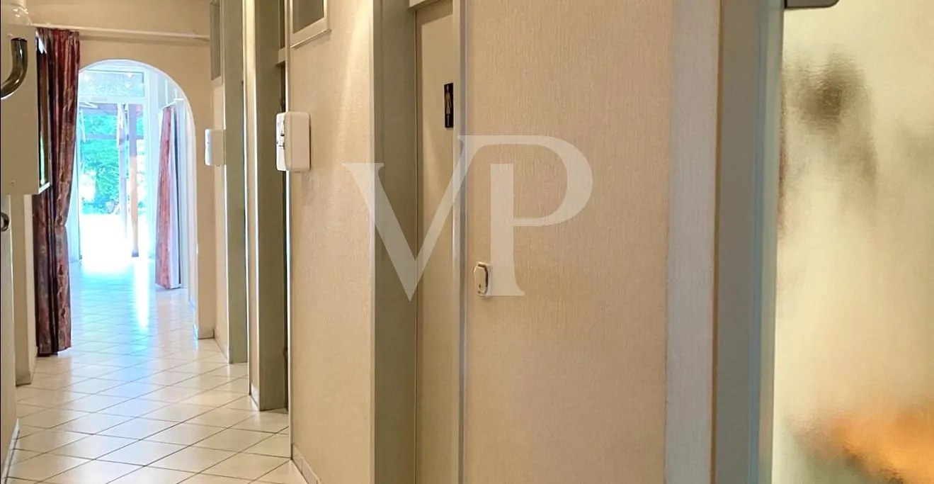 Flur zu Behandlungsräumen