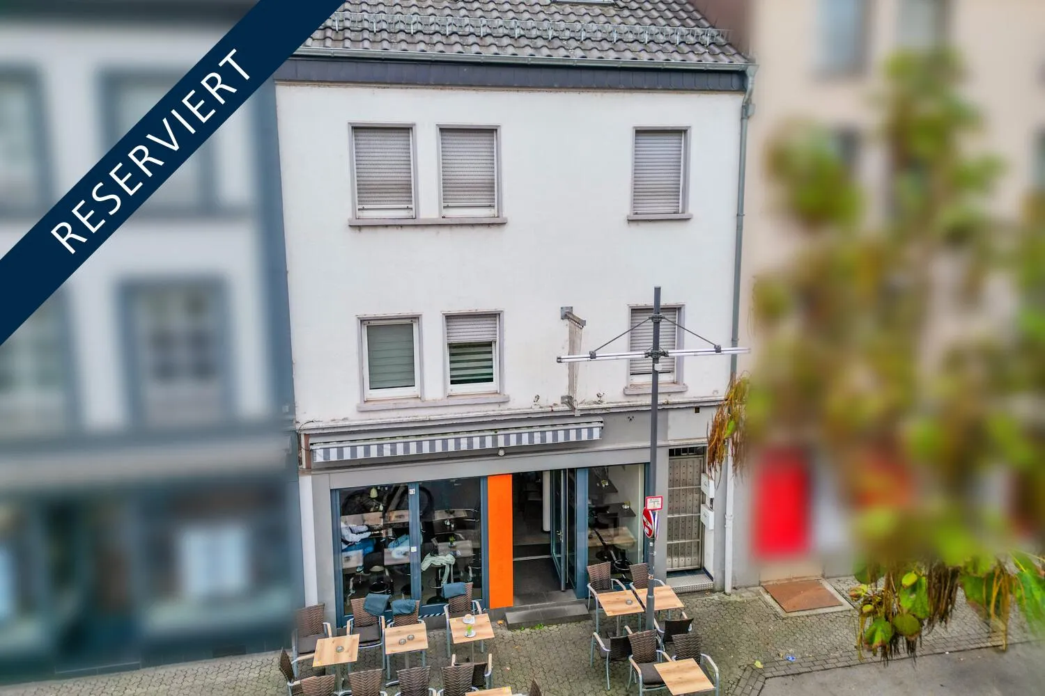 Historisches Stadthaus mit Café, Wohnetagen