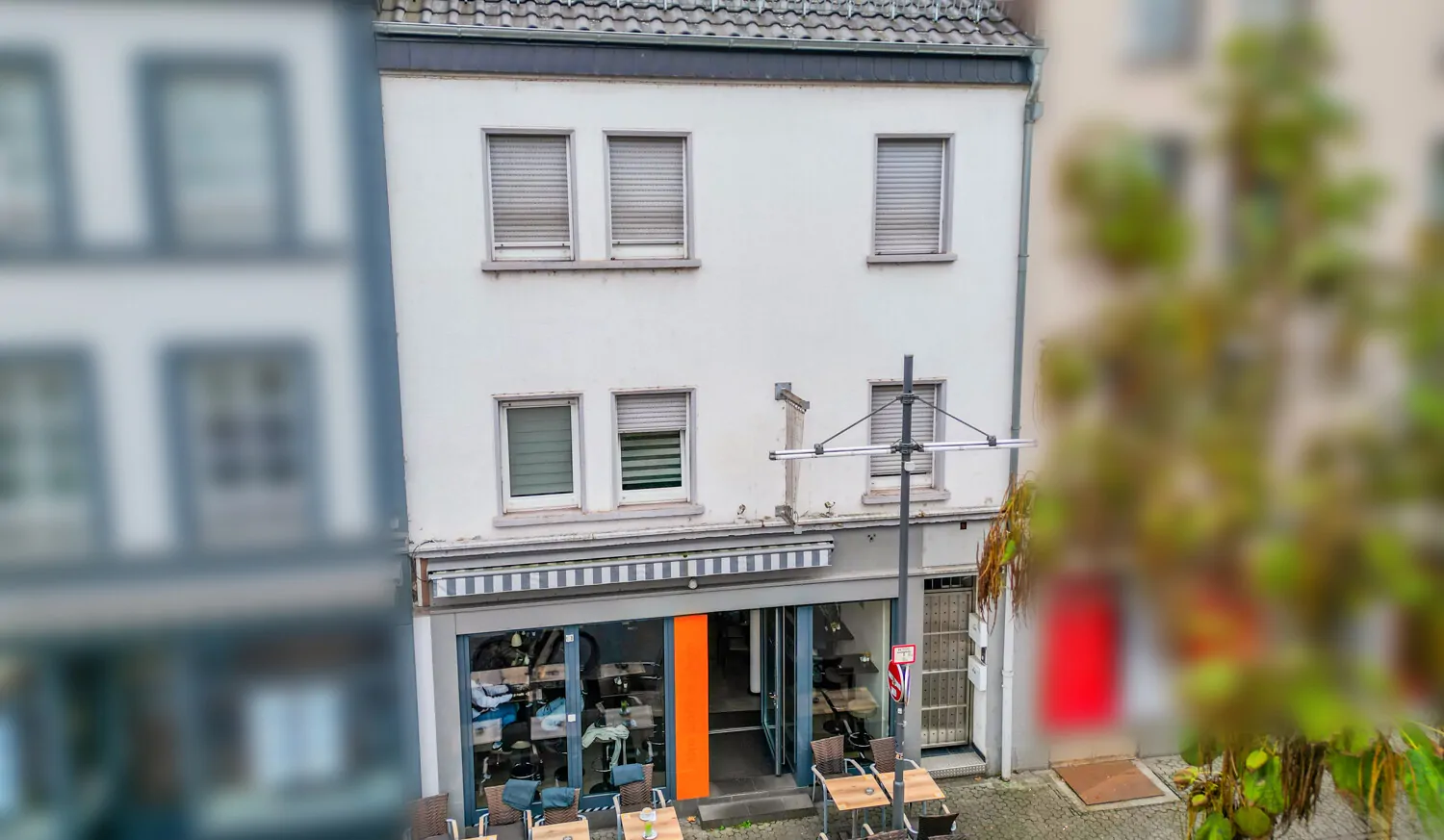 Historisches Stadthaus mit Café, Wohnetagen