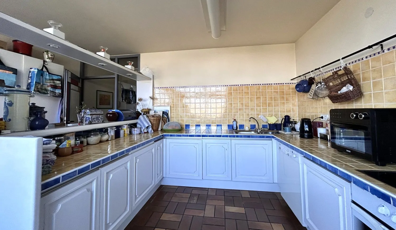 Geräumige Küche Dachgeschoss mit Zugang zur Dachterrasse