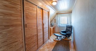 von_poll_real_estate_property_25171219VP_image_8