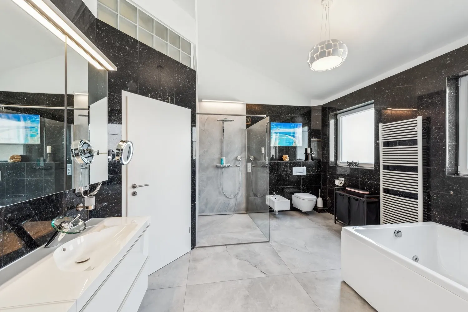 Modernisiertes Bad ensuite