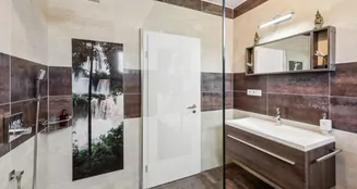 von_poll_real_estate_property_25171223_image_9