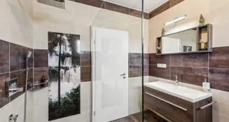 von_poll_real_estate_property_25171223_image_9