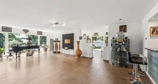 von_poll_real_estate_property_25171223_image_8