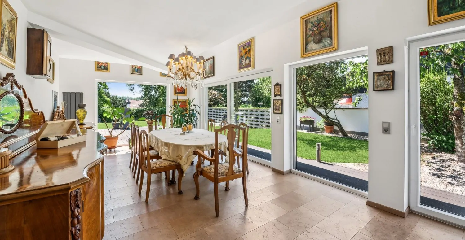 Esszimmer - Eleganter Wohn-/Ess-/Küchenbereich in offenem Grundriss