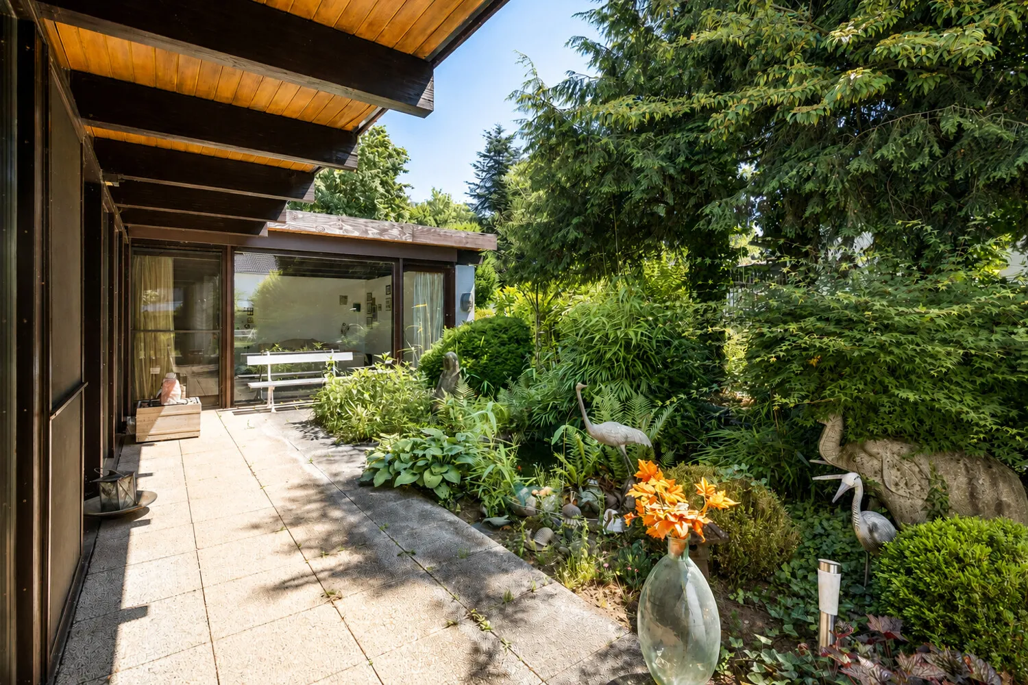 Licht, Natur und Architektur in perfekter Harmonie.-Option Pool