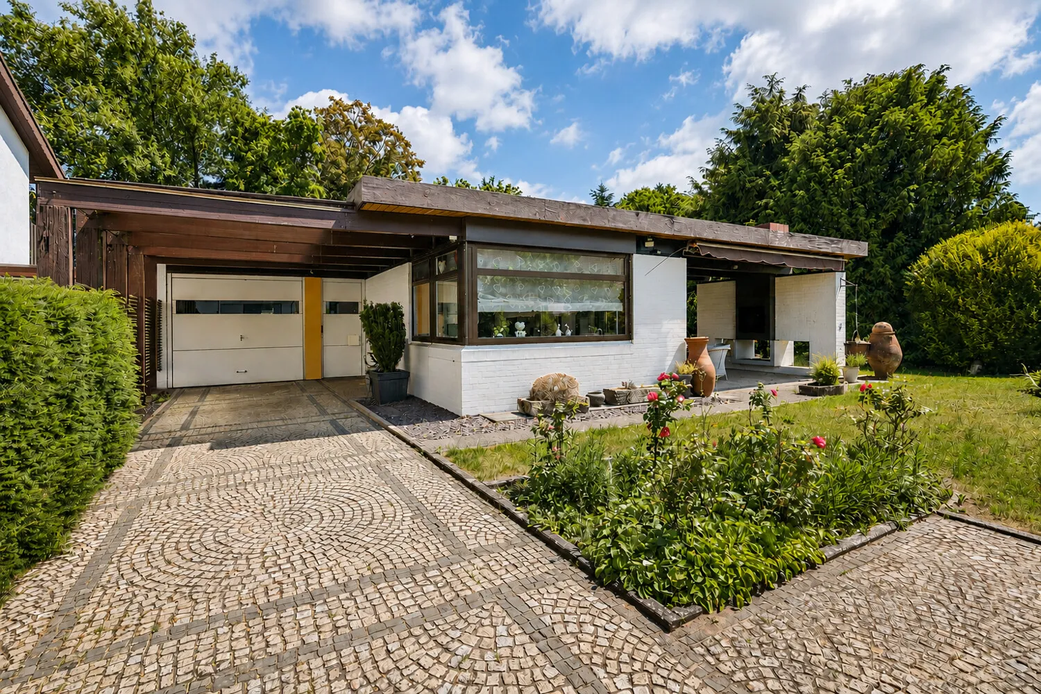 Ein Wohnhaus mit architektonischer Identität.
