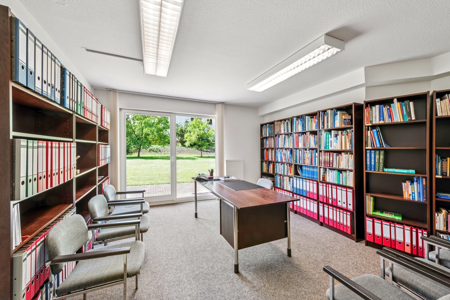 Büro-/Praxisraum Zugang Garten
