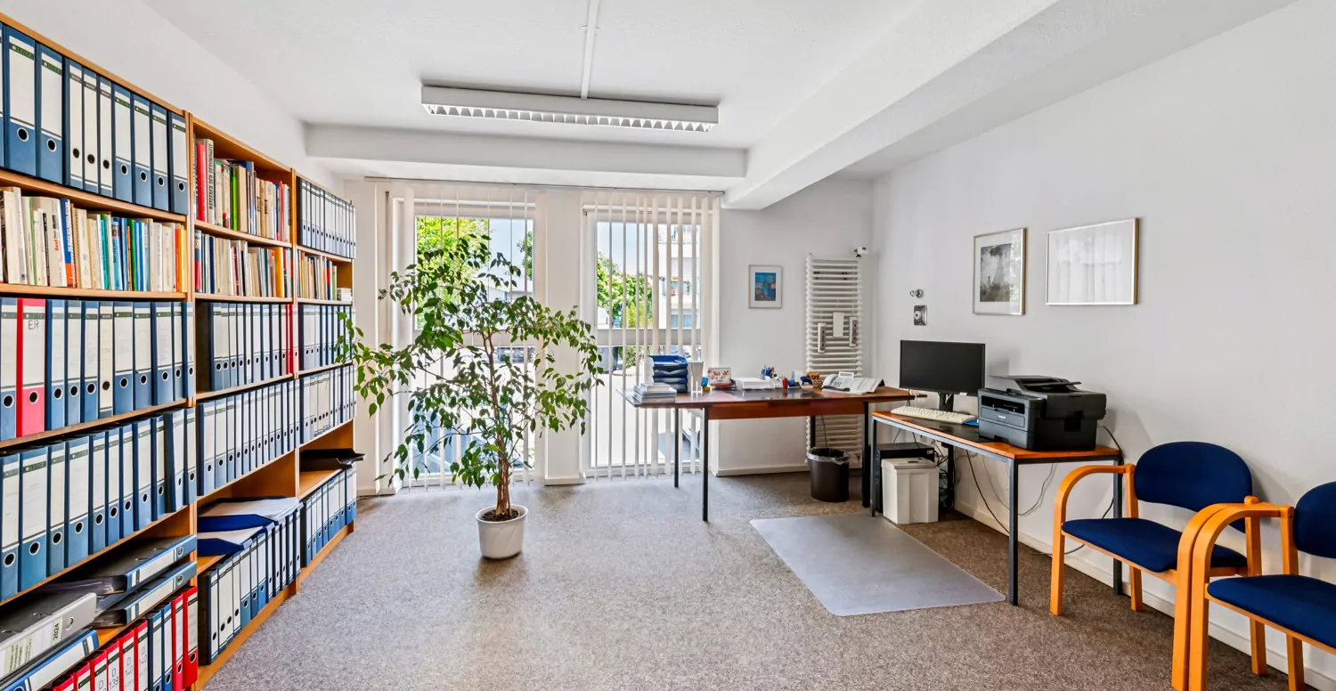 Büro-/Praxisraum Straßenseite