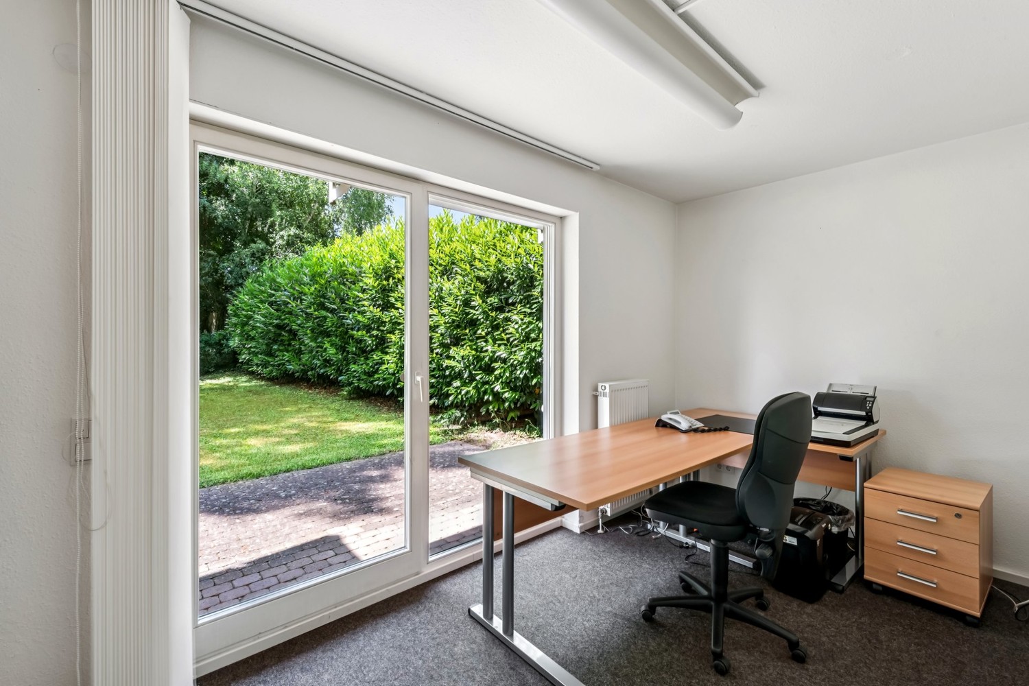 Büro-/Praxisraum mit Zugang Garten