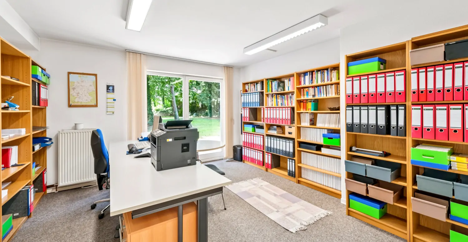 Büro-/Praxisraum mit Zugang Garten