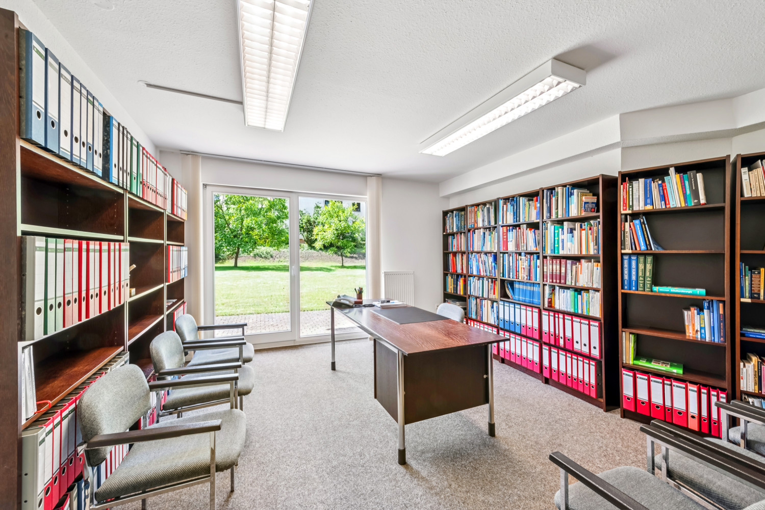 Büro-/Praxisraum Zugang Garten