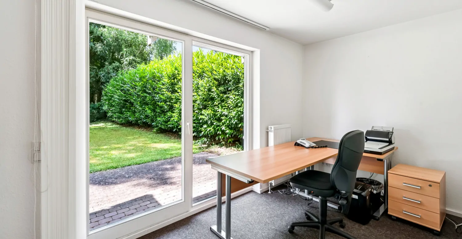 Büro-/Praxisraum mit Zugang Garten