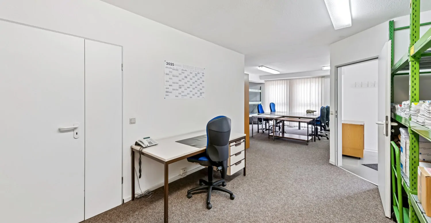 Büro-/Praxisraum Haus rechts Eingang Straßenseite