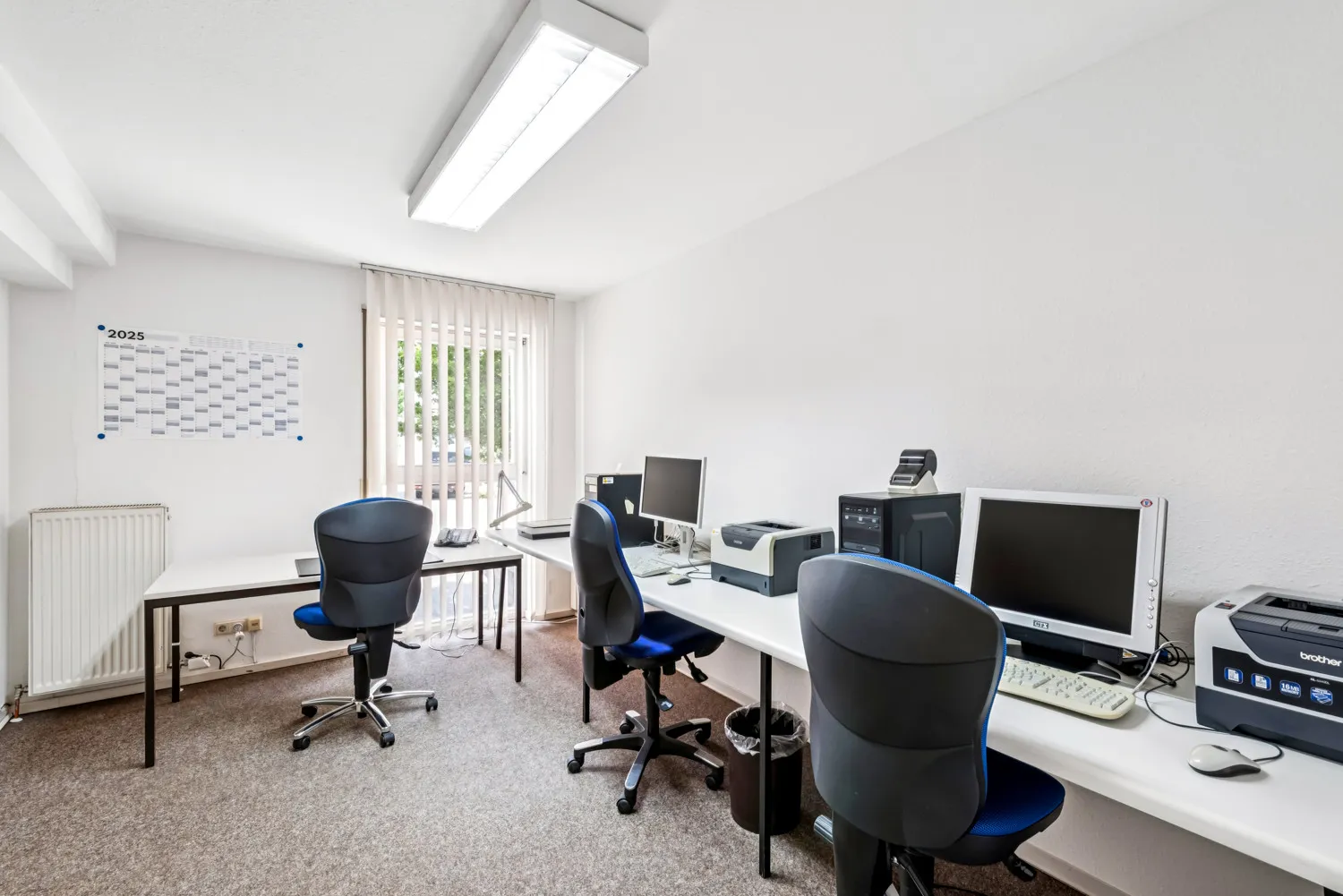 Zimmer Einheit rechts zur Straßenseite