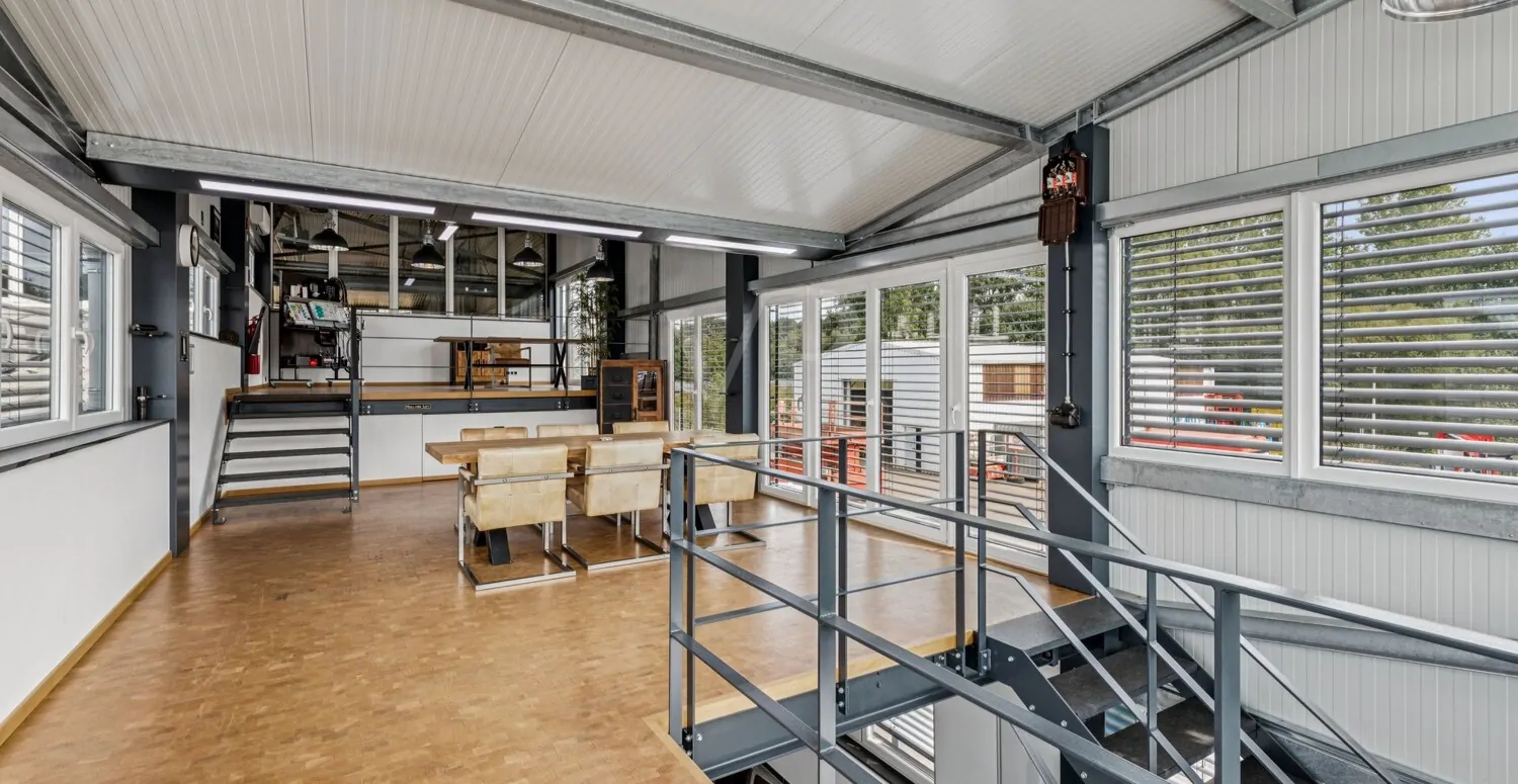 360-Grad Büro mit Besprechungsraum