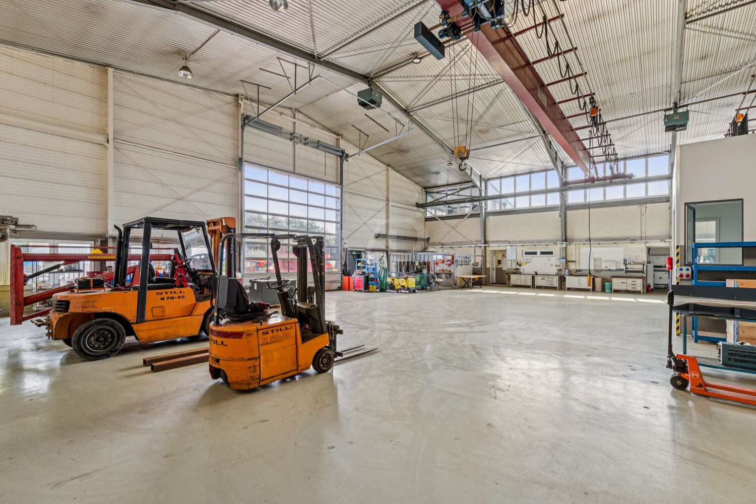 Große Lagerhalle