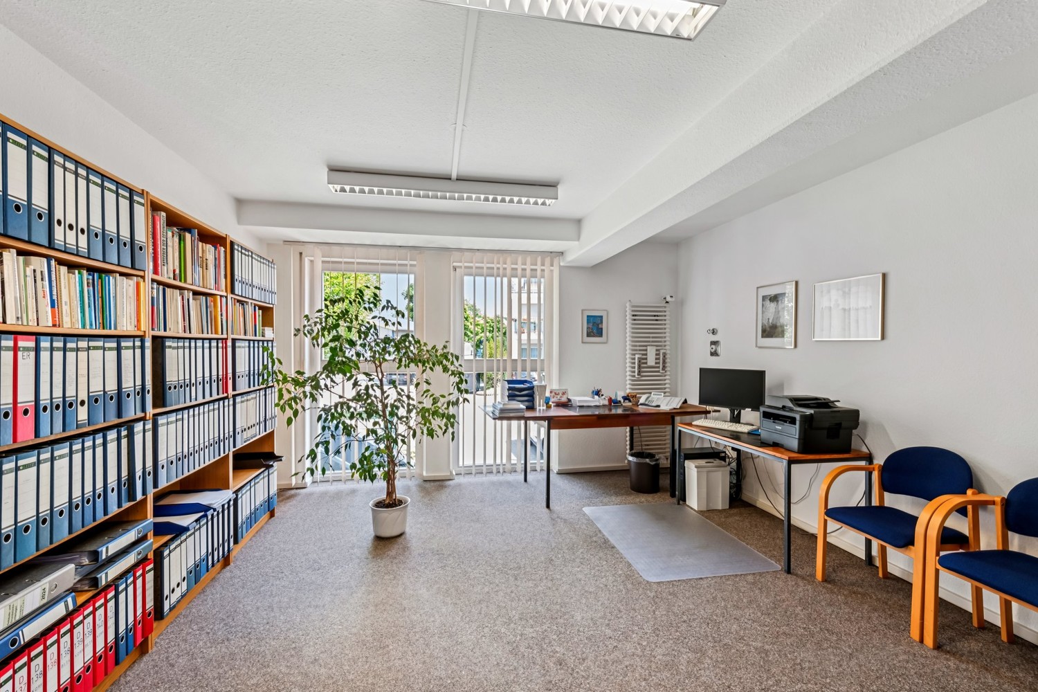 Raum Einheit Haus links zur Straße