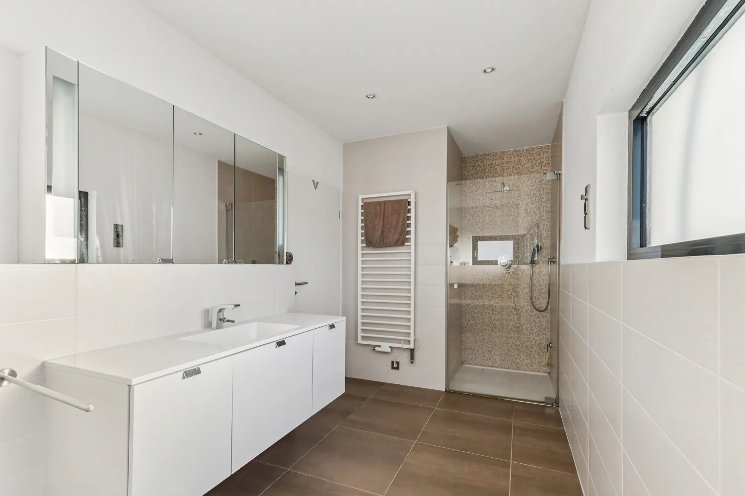Bad mit Wanne und Dusche Obergeschoss