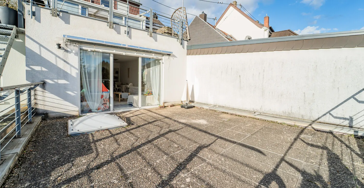 _Großzügige Terrasse ersten OG