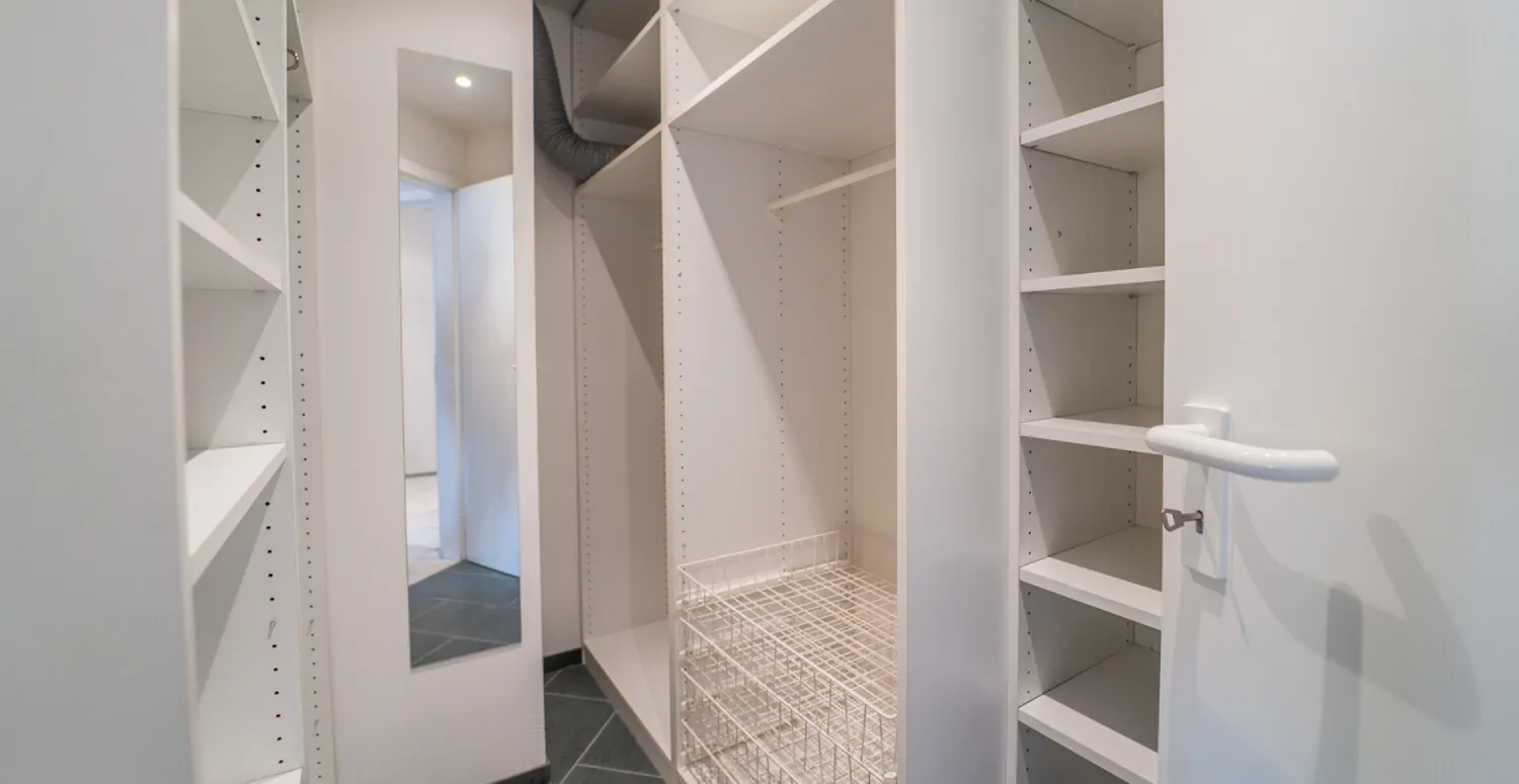 Kompaktes Ankleidezimmer für optimalen Komfort