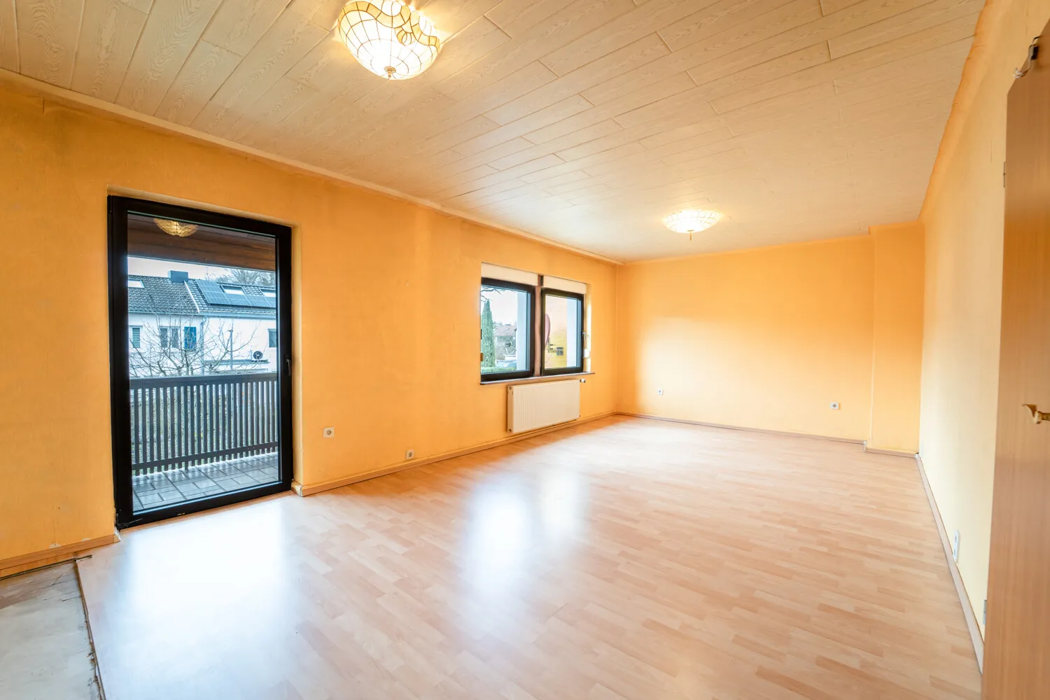 Schlafzimmer mit direktem Balkonzugang