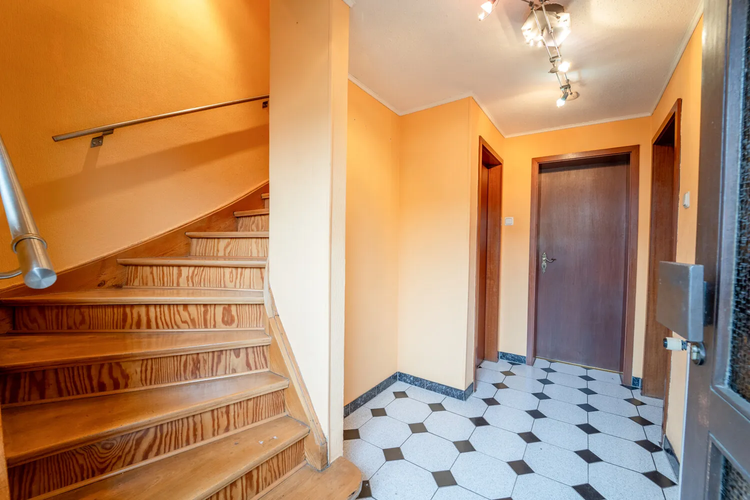 Gepflegtes Reihenmittelhaus im Vogelsang mit Garten