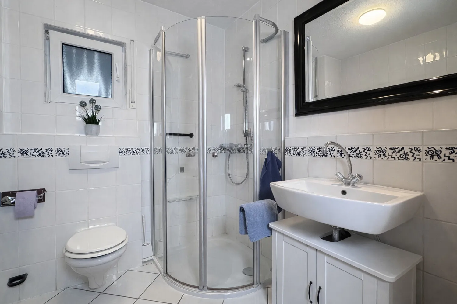 Badezimmer mit zeitloser Ausstattung