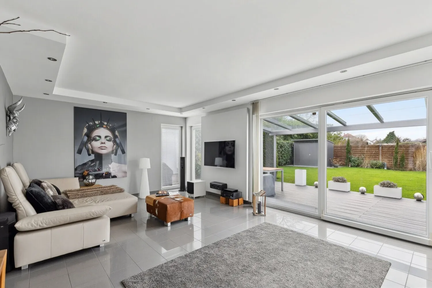 Wohnbereich mit Blick in Garten