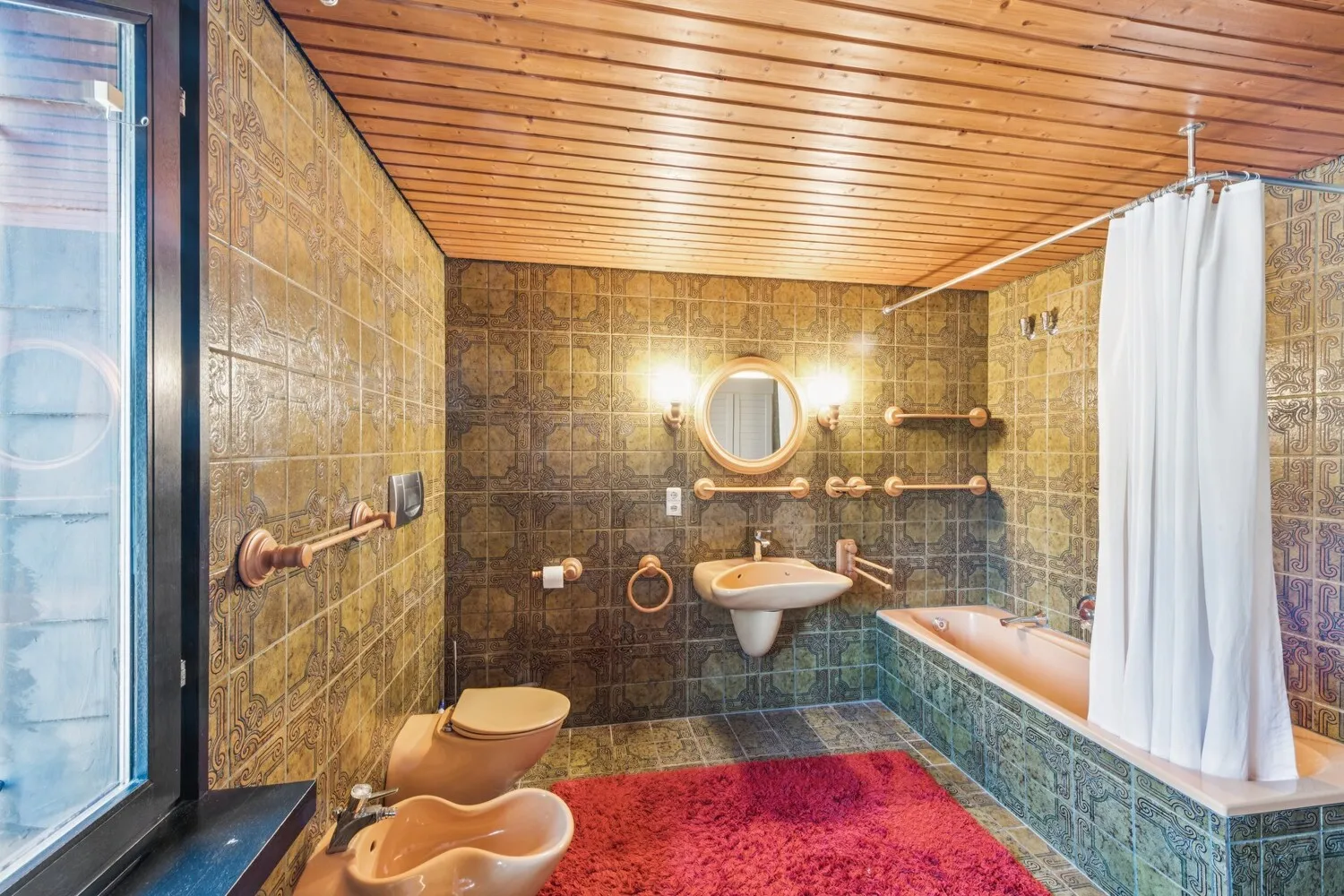Großzügiges Badezimmer