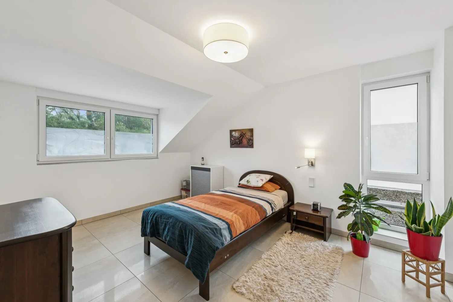 Helles Schlafzimmer mit großzügigem Schnitt