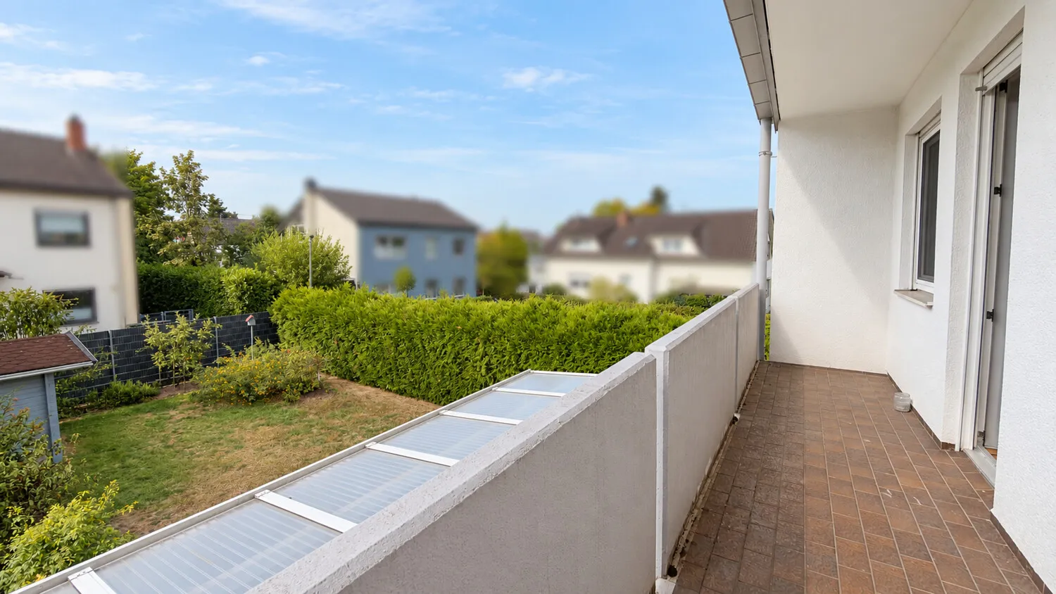 Balkon mit schönem Blick in den Garten