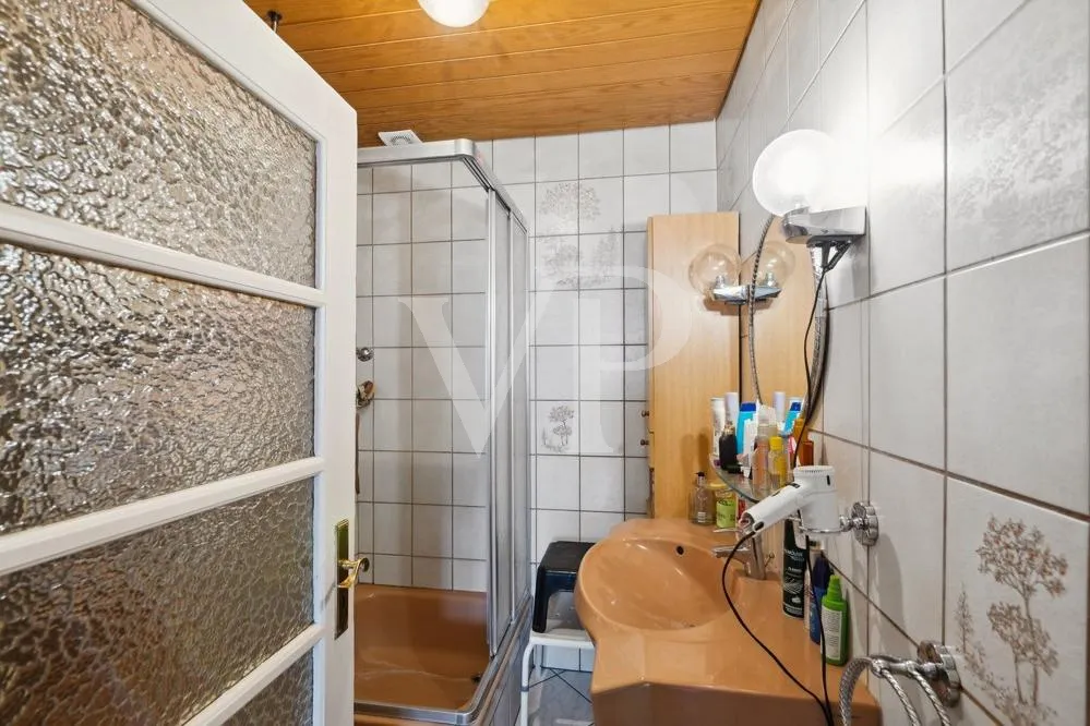 Innenbad mit Dusche OG