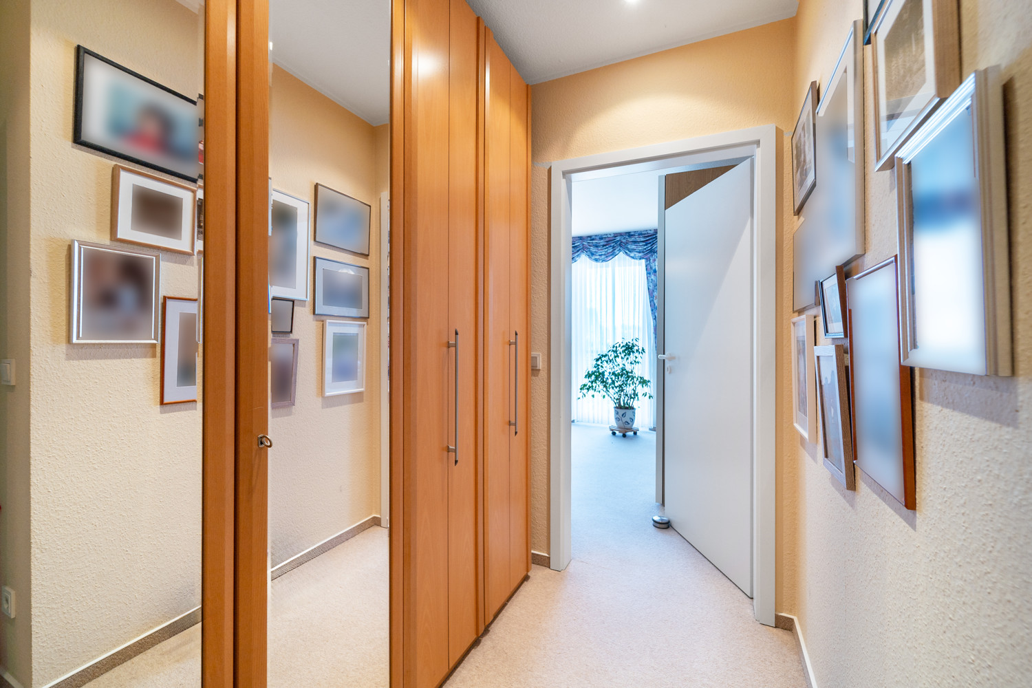Schlafzimmer-Flur 1. OG rechts