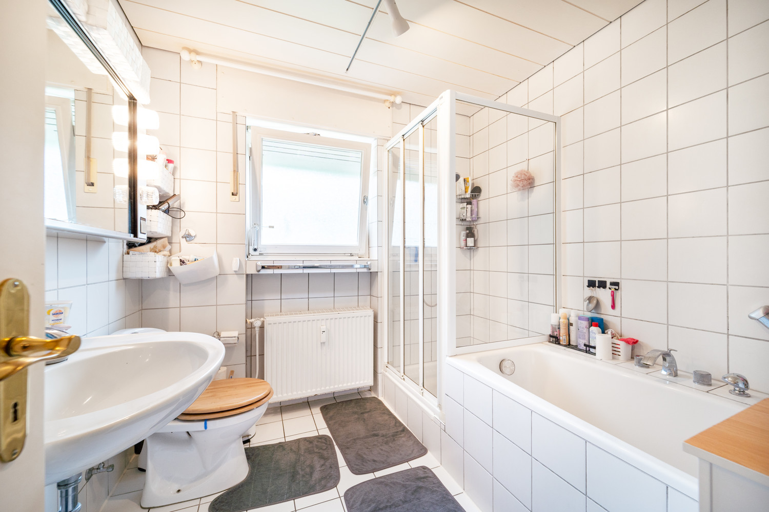 Badezimmer Wohneinheit Nr. 2 (vermietet)