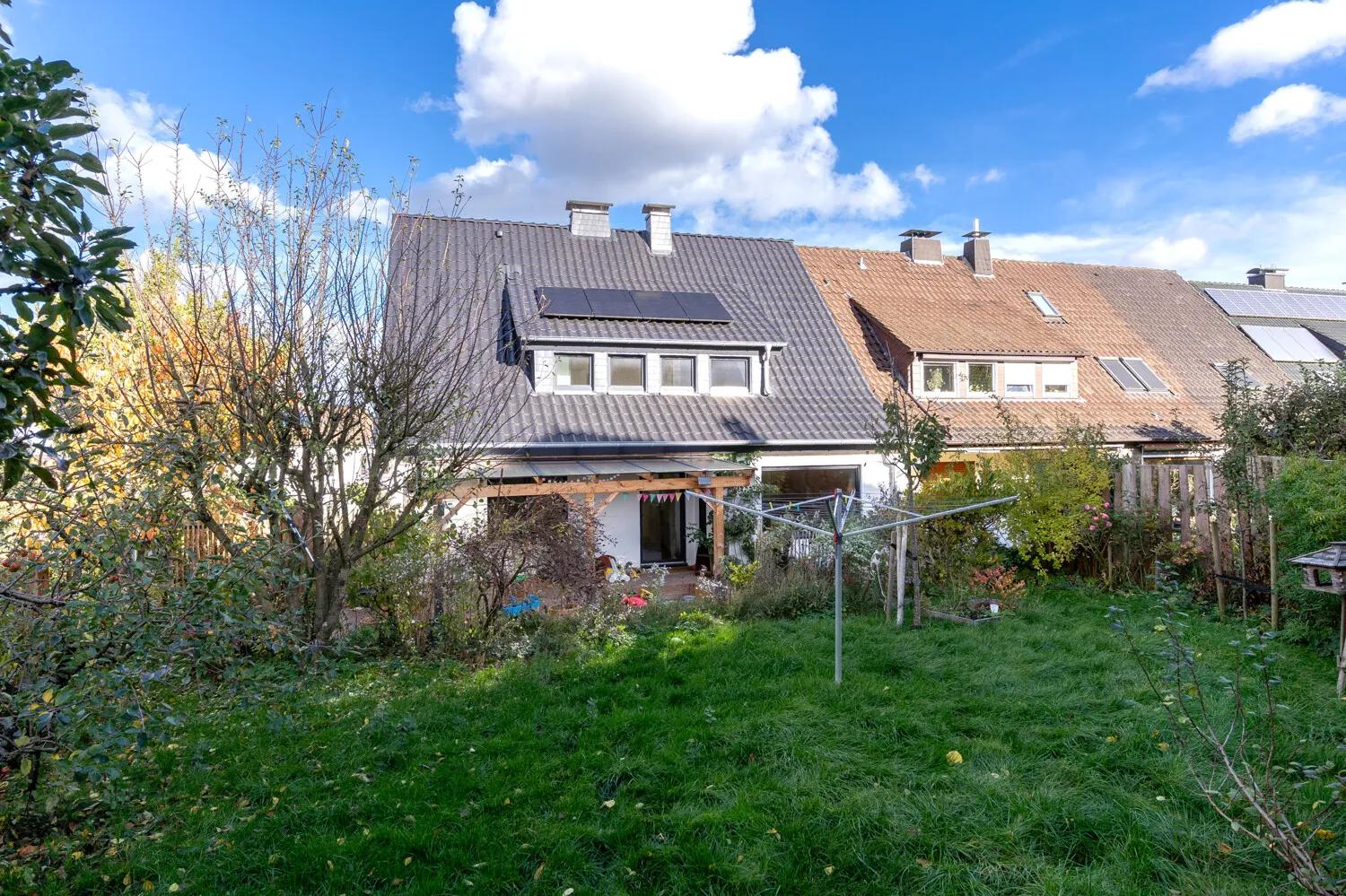 Bielefeld-Gadderbaum: Lovingly renovated single-family or two-family house with panoramic views! 155 m² | Garage