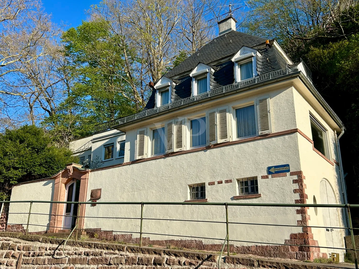 Neuer Preis: Charmante historische Villa mit faszinierendem Schlossblick