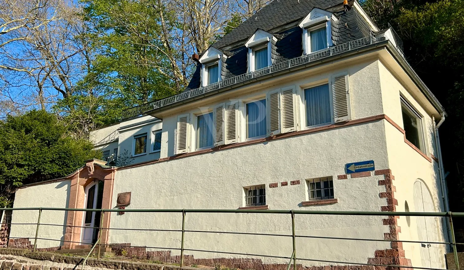 Neuer Preis: Charmante historische Villa mit faszinierendem Schlossblick