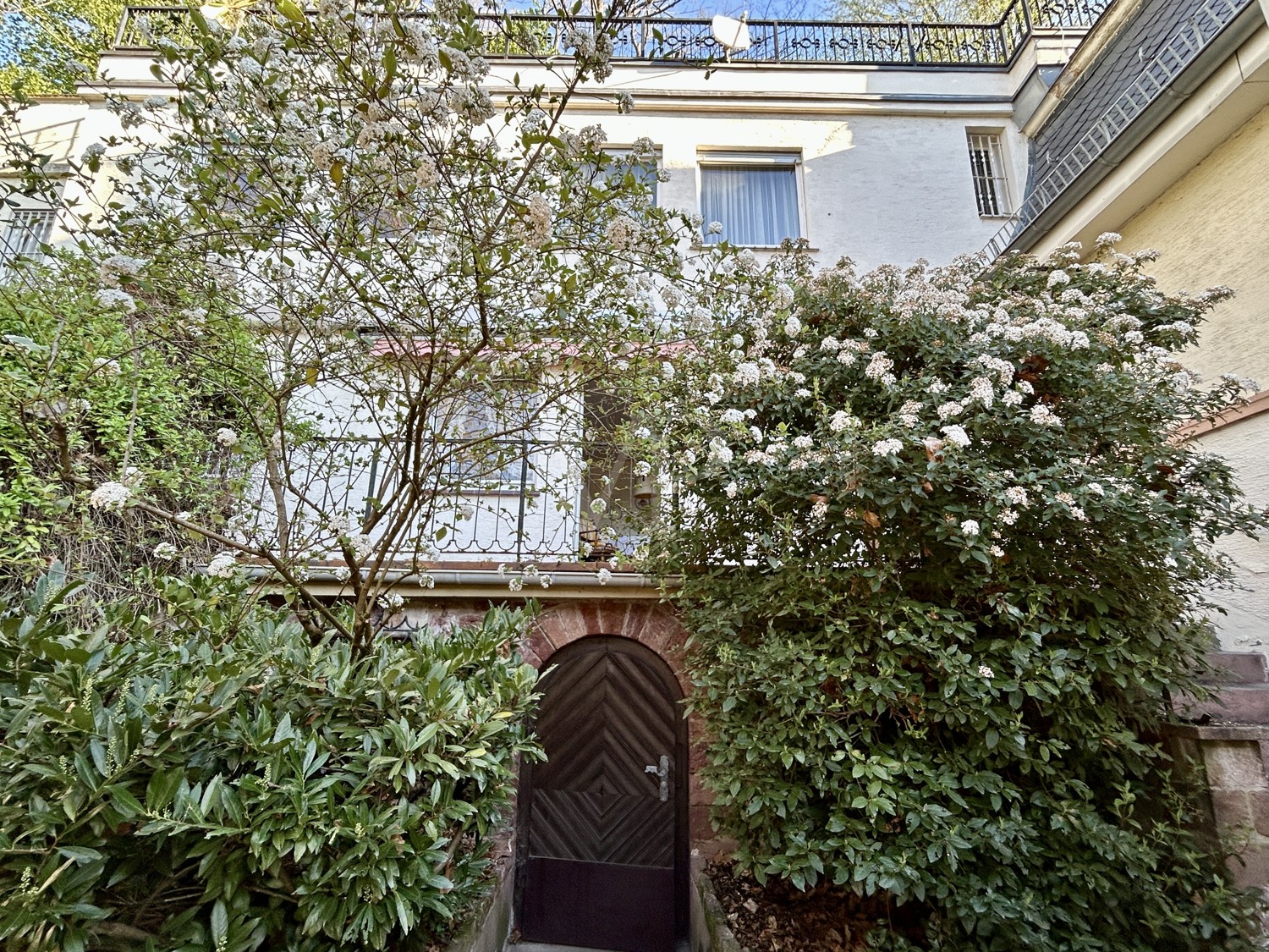 Neuer Preis: Charmante historische Villa mit faszinierendem Schlossblick